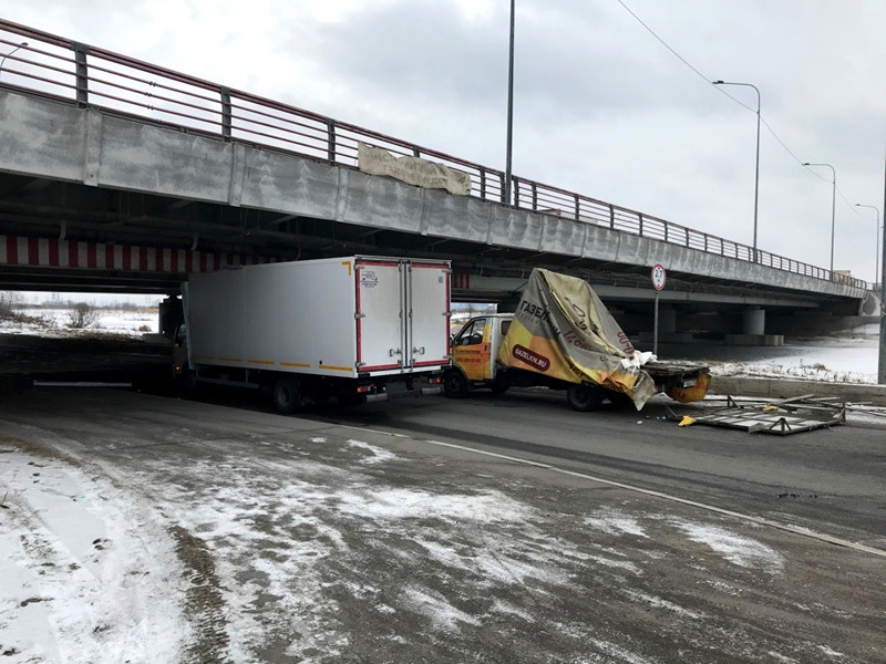 В Санкт-Петербурге на два месяца перекроют проезд под "мостом глупости"