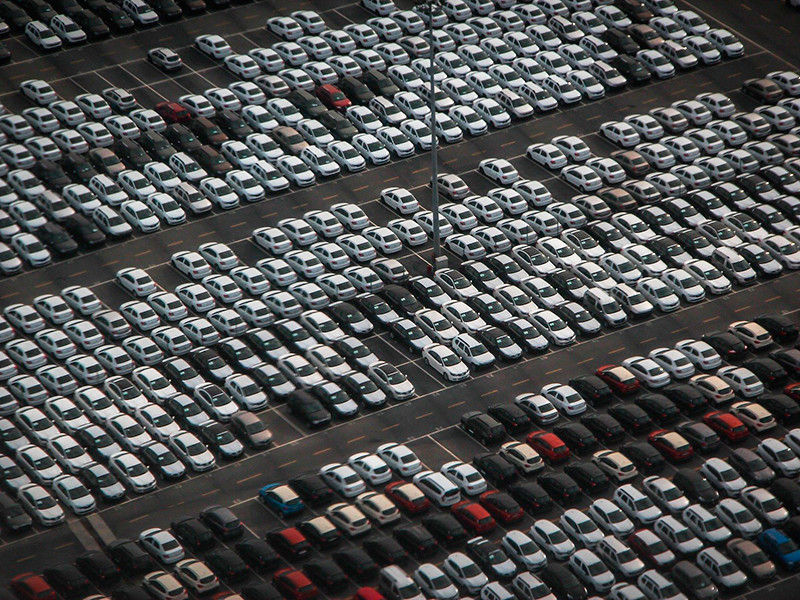 Продажи новых легковых автомобилей на российском рынке в марте могли упасть на 6%
