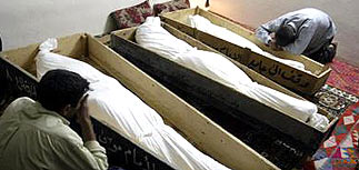 Жертвами бомб в Багдаде ежедневно становятся около ста человек