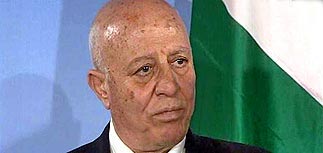 Премьер-министр ПНА Ахмед Куреи подал в отставку