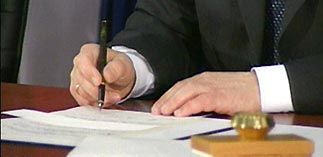 В День Конституции Путин отменил выборы губернаторов