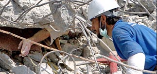 Погибших от землетрясения в Пакистане - больше 30 тысяч