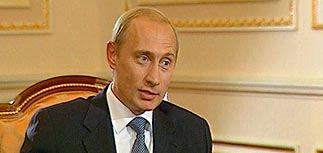 "Триединая Россия": партию в Думу ведет только Путин