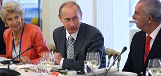 Путин и Медведев договорятся, кто пойдет в президенты в 2012-м