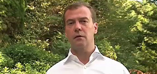 Медведев поручил Путину приостановить строительство трассы через Химкинский лес