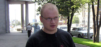 Зверски избитому журналисту "Коммерсанта" сделана повторная операция