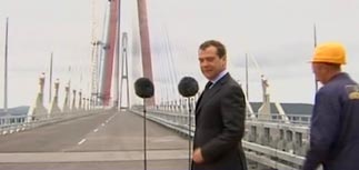 Медведев на Дальнем Востоке: обида японцев, мост в никуда и превращение трети РФ в пустыню