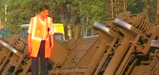 Версия: машинист, опрокинувший пять вагонов поезда, спас состав