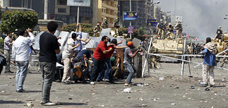 Из-за беспорядков в Египте ввели чрезвычайное положение