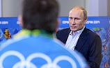 Путин встретился с волонтерами перед Олимпиадой: одну ущипнул, другого пригласил на работу