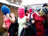 Казаки в Сочи жестко пресекли попытку Толоконниковой и Алехиной снять клип Pussy Riot