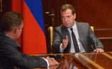 Медведев велел 'Газпрому' с 13 мая перевести Украину на авансовую плату за российский газ