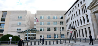 Германия потребовала от представителя спецслужб США при посольстве покинуть страну