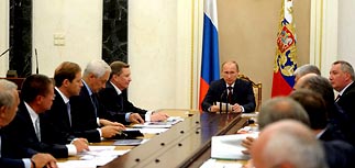 Путин пригрозил НАТО "адекватным ответом" на наращивание сил в Европе