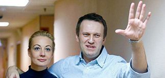 Навального, который презрел домашний арест, навестили сотрудники ФСИН