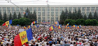 В центре Кишинева собрался 100-тысячный "майдан"