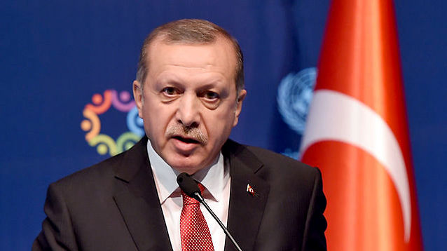 Эрдоган обвинил Россию в поставках оружия курдам