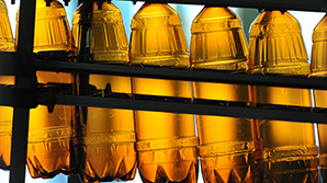 Госдума запретила с 2017 года производить и продавать алкоголь в "баклажках"