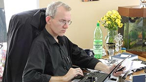 Депутат Госдумы направил Медведеву запрос о самолете для собак Шувалова