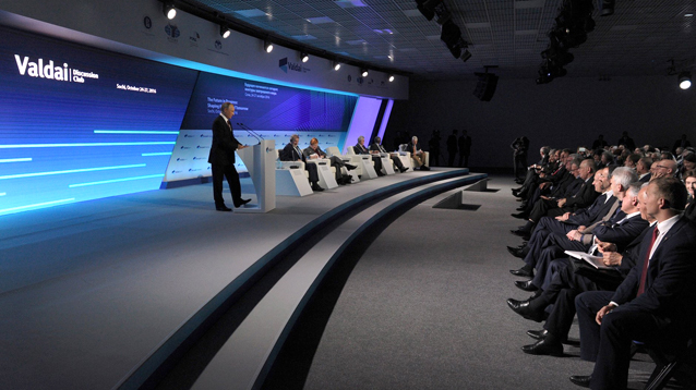 Путин: "Америка - не банановая страна, чтобы там влиять на выборы"