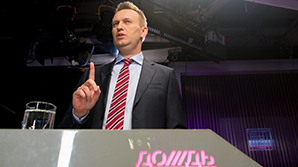 Навальный в ходе дебатов с Лебедевым похвалил Путина