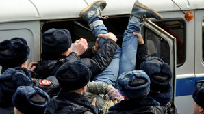 Минобр: школьников "втягивать" в политику незаконно. Именно они стали лицом акций 26 марта