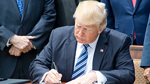 Трамп продлил действие санкций против Сирии на год