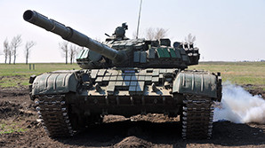 Депутаты и сенаторы съездили на военные сборы: к стрельбам прибавилось управление танком