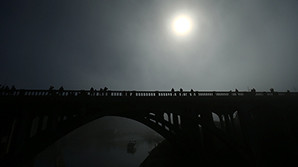 В США увидели Великое американское затмение (ФОТО, ВИДЕО)