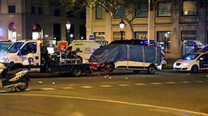 Водитель фургона, протаранившего толпу на Рамбле, опознан среди убитых в Камбрильсе