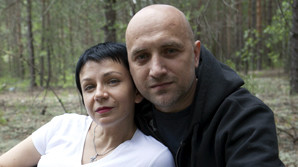 Жене Прилепина после венчания подарили пистолет производства ДНР