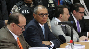 Суд Эквадора приговорил вице-президента к шести годам тюрьмы за взятки