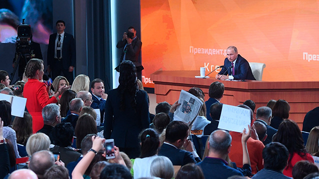 Путин провел 13-ю большую пресс-конференцию - она была особенной: позади 18 лет правления, впереди еще шесть, а возможно, и больше Путин провел 13-ю большую пресс-конференцию - она была особенной: позади 18 лет правления, впереди еще шесть, а возможно, и больше