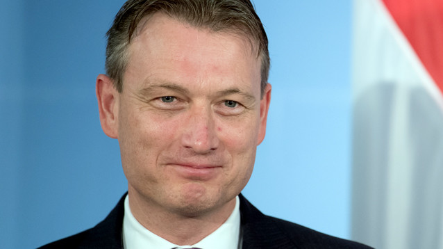 Глава МИД Нидерландов ушел в отставку после признания во лжи о встрече с Путиным в 2006 году