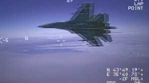 США опубликовали еще пять видео опасного маневра Су-27 над Черным морем