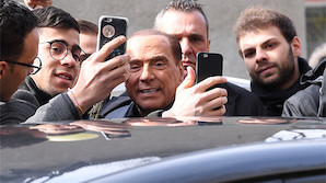 Коалиция Берлускони лидирует на парламентских выборах в Италии