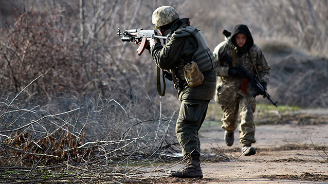 "Коммерсант" узнал о планах Украины обсудить размещение миротворцев в Донбассе без РФ