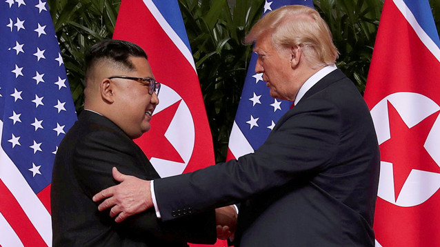 Дональд Трамп и Ким Чен Ын встретились и подписали загадочный документ