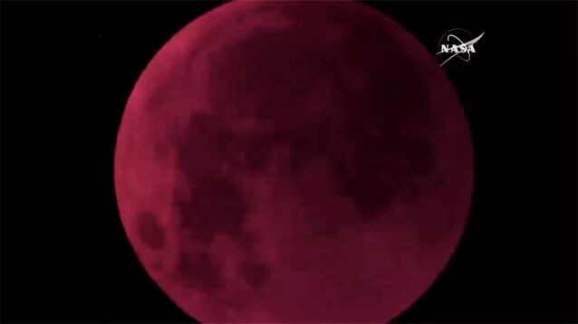 Самое долгое и красивое лунное затмение за 100 лет (ВИДЕО)