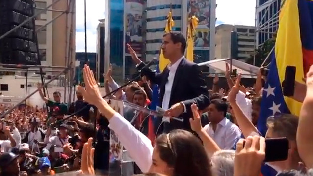 Отстраненный от власти глава парламента Венесуэлы объявил себя временным президентом