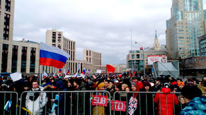 На митинге против изоляции российского интернета полицию обеспокоили воздушные шарики