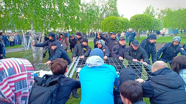 Екатеринбуржцев, протестовавших против  храма, вызывают в ФСБ для " беседы"