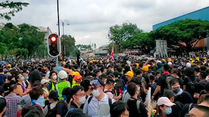 Гонконгцы устроили новую акцию протеста - теперь в спальном районе