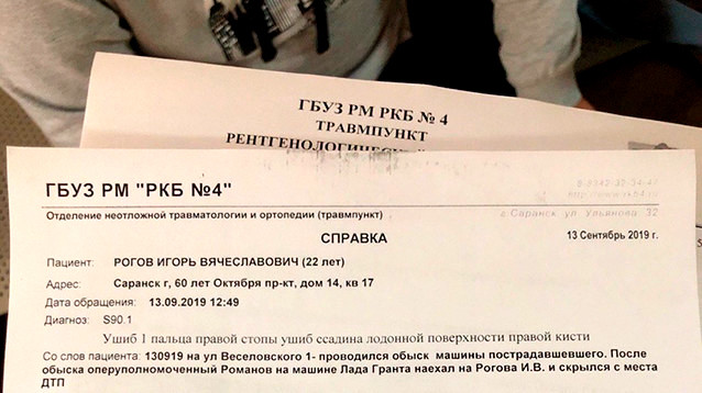 На активиста саранского штаба Навального наехал полицейский автомобиль во время обыска
