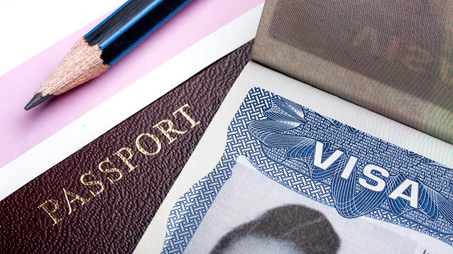 Госдеп США приостановил выдачу виз в большинстве стран мира