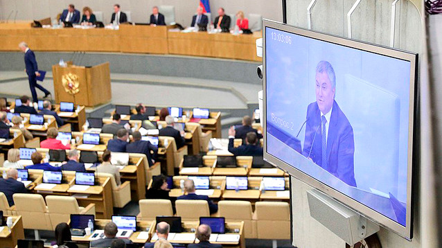 Путин внес в Думу поправки об изменениях в Конституции. Бог упомянут, а Россия - правопреемница СССР