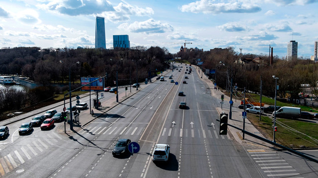 На въездах в Москву начали тормозить автомобили с иногородними номерами