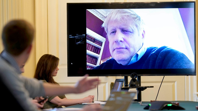 Премьер-министр Великобритании Борис Джонсон помещен в реанимацию из-за коронавируса