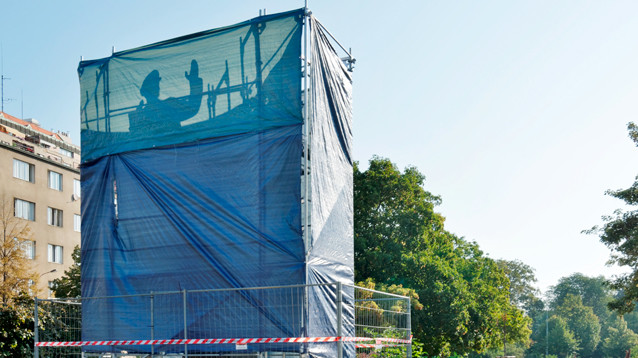 В Праге кто-то поставил унитаз на месте снесенного памятника маршалу Коневу (ФОТО)