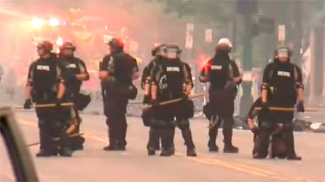 В охваченной беспорядками Миннесоте признали, что "граждане перестали доверять полиции"